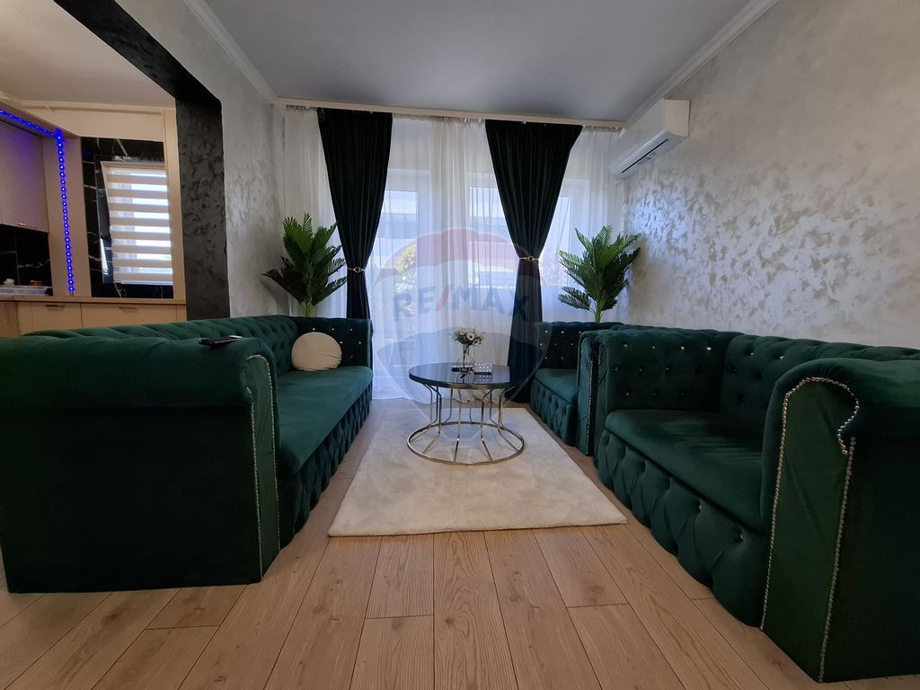 Apartament cu 3 camere cu loc de parcare si curte proprie...