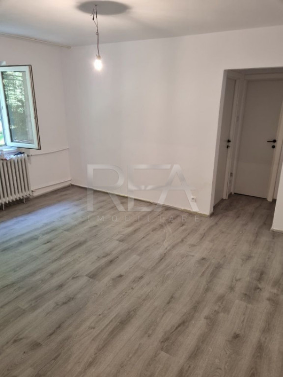 Apartament 2 Camere , Semi-Decomandat , Etaj 2/4 , Piata Res