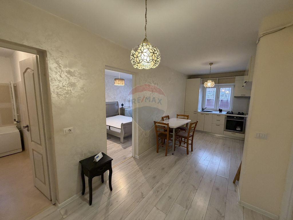 Apartament doua camere parter de inchiriat