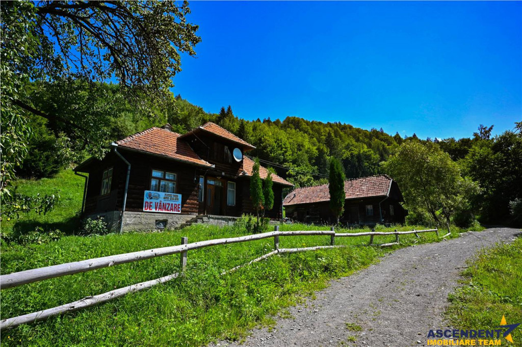 FILM! Casa traditionala pe domeniu de 4.300mp teren, Bran -