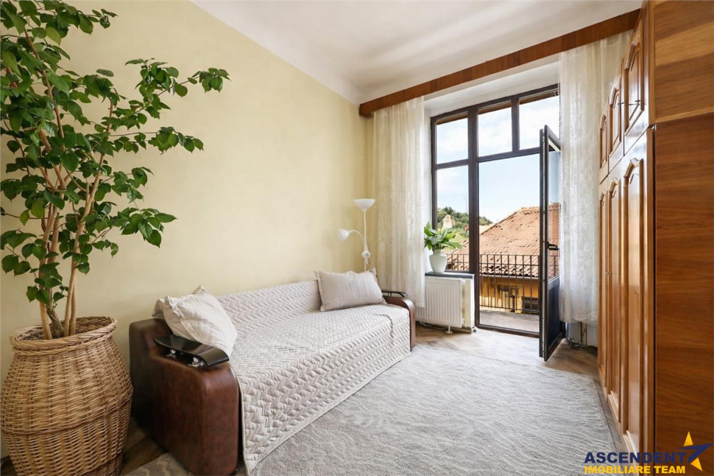 Apartament in vila cu amprenta istorica,180mp,gradina,pod,Ce