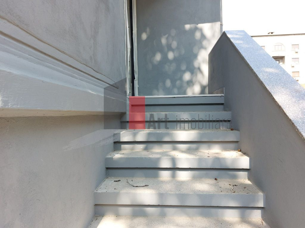 URGENT!, PARTER DE VILA CU INTRARE SEPARATA, comercial/bi...