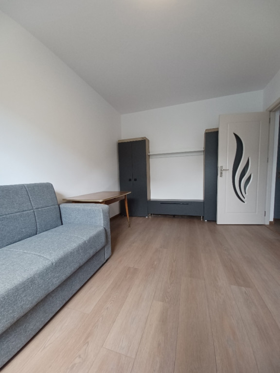 Închriez apartment cu o cameră zona Piața Darmaneşti