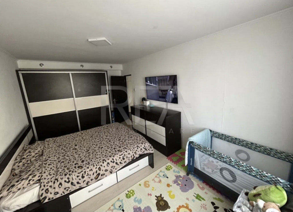 3 camere 4/8, bloc 1984, proiect centrala -Gorjului