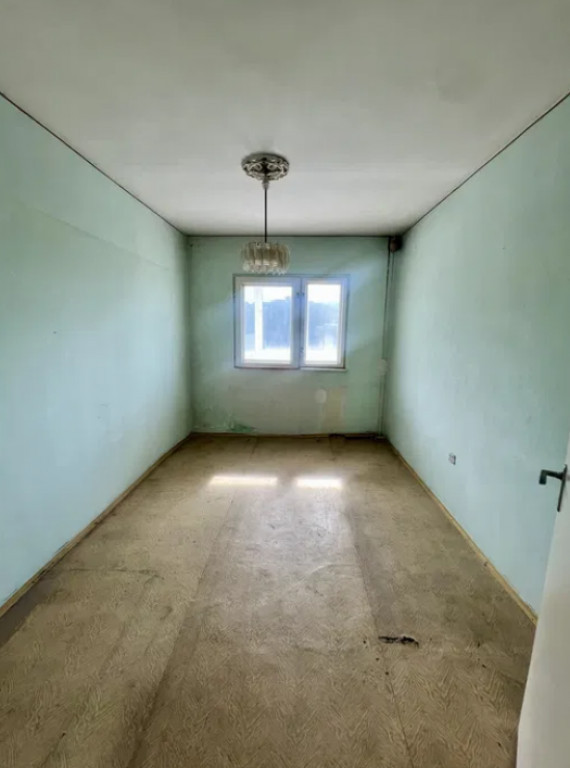 Apartament cu 3 camere, decomandat - zona Grivitei