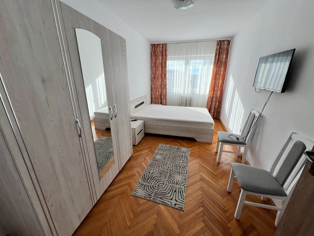 Apartament 3 camere decomandat,renovat,zona Mihai Viteazul