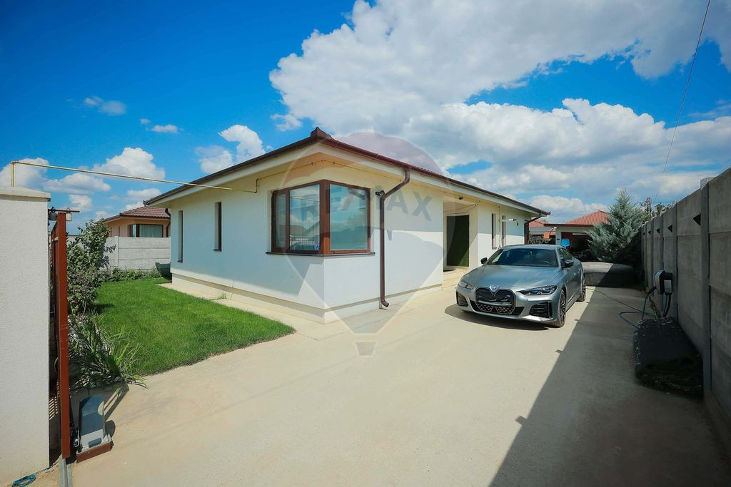 Casă modernă cu 4 camere de închiriat în Sântandrei ...