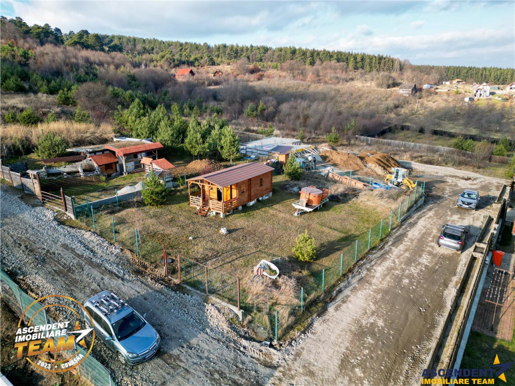 Teren intravilan 520 mp cu casuta din lemn,zona linistita,ap