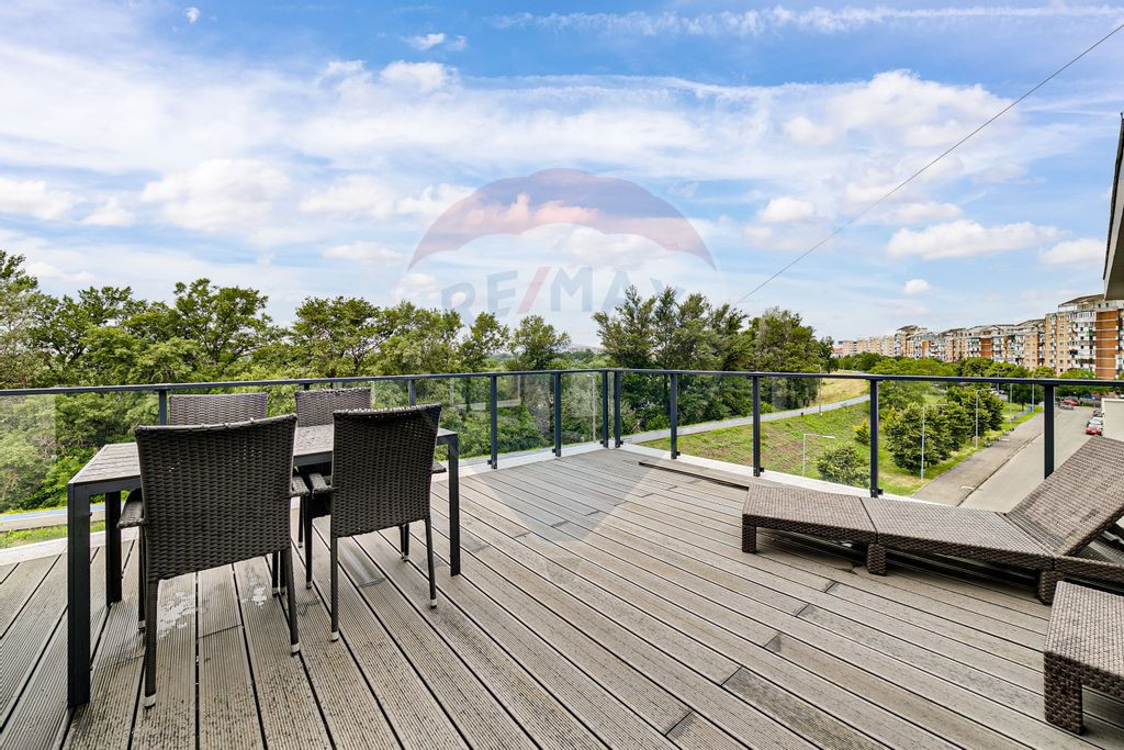 Apartament spațios cu terasa si vedere spre Mureș + loc...