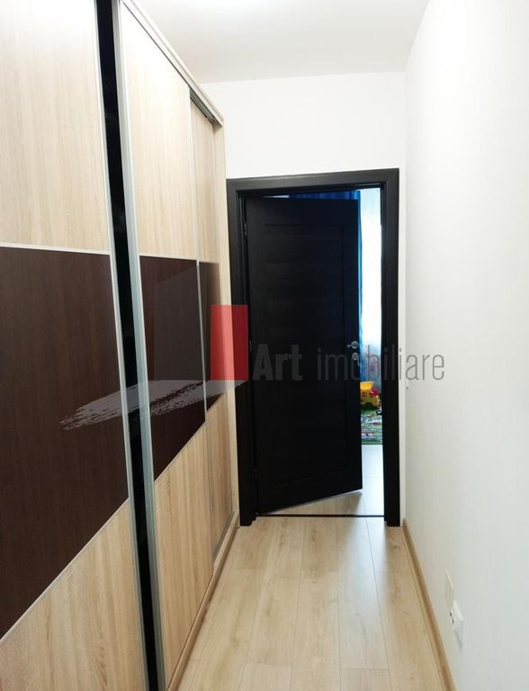 Vânzare apartament 3 camere cu centrală Apărătorii Pa...