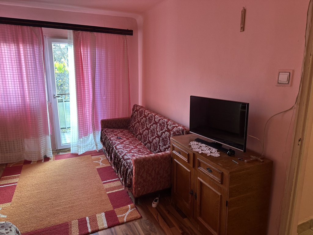Închiriez apartament trei camere centrală Ac