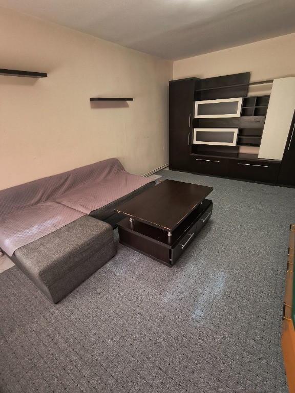 Inchiriez apartament 3 camere Micalaca