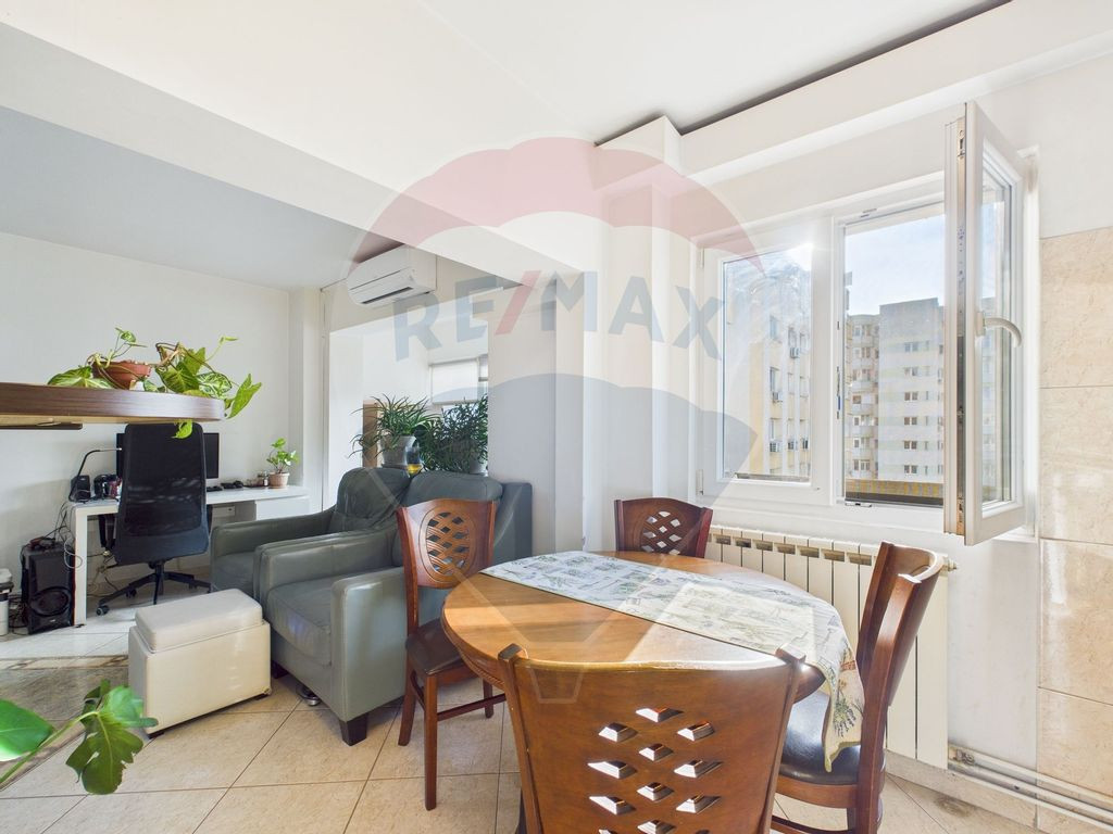 Apartament cu 3 camere cu centrala proprie langa metrou I...