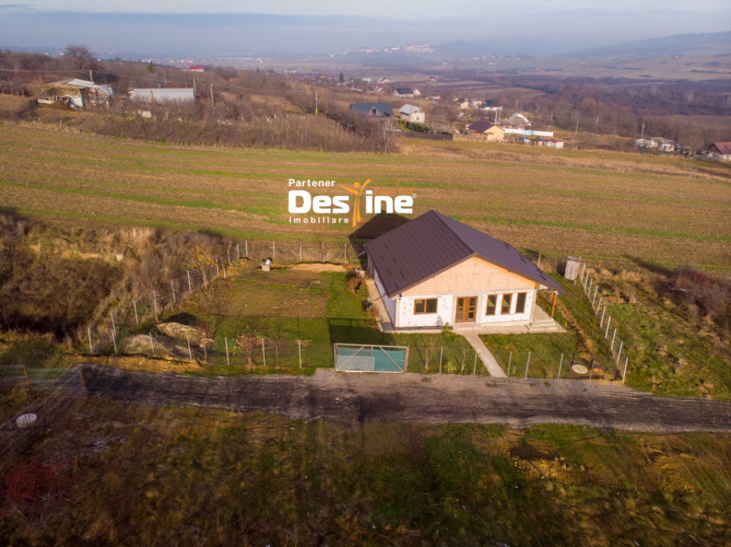 Casă individuală la roșu cu utiliăți și 570 mp teren C