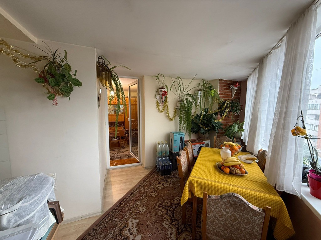 Apartament 2 camere,2 balcoane,decomandat, bloc cu lift, ultracentral