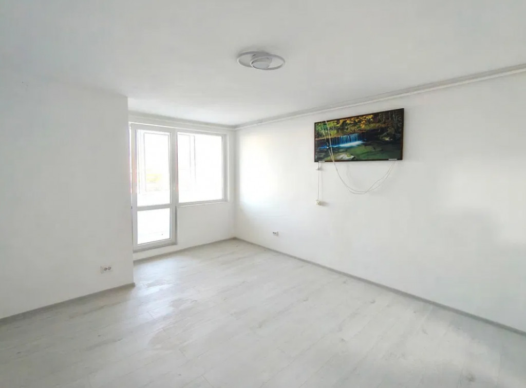 Garsoniera decomandat - zona Noua