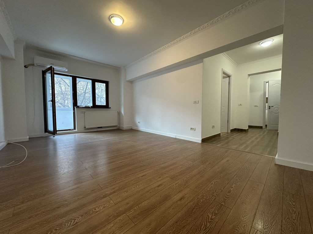 COLENTINA - Teiul Doamnei | 3 Camere Nemobilat | Boiler