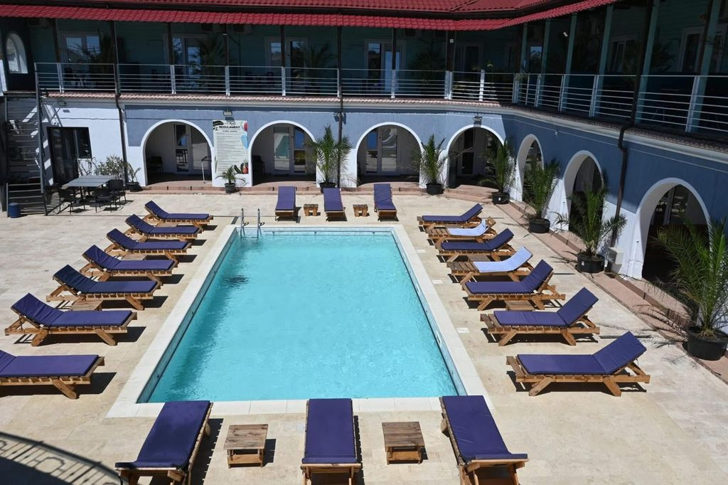 Hotel KM0 Costinesti + Restaurant + Bar + 6 spatii comerc...