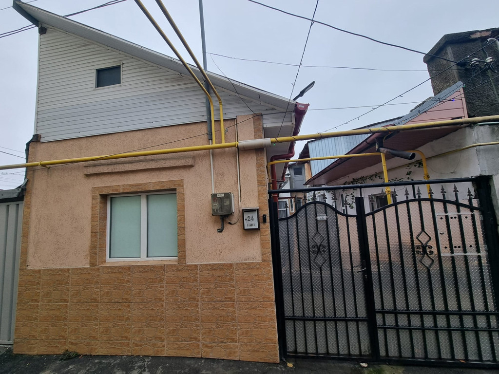 Casă cochetă 50 mp utili + terasa - zona centrala - Gr?...