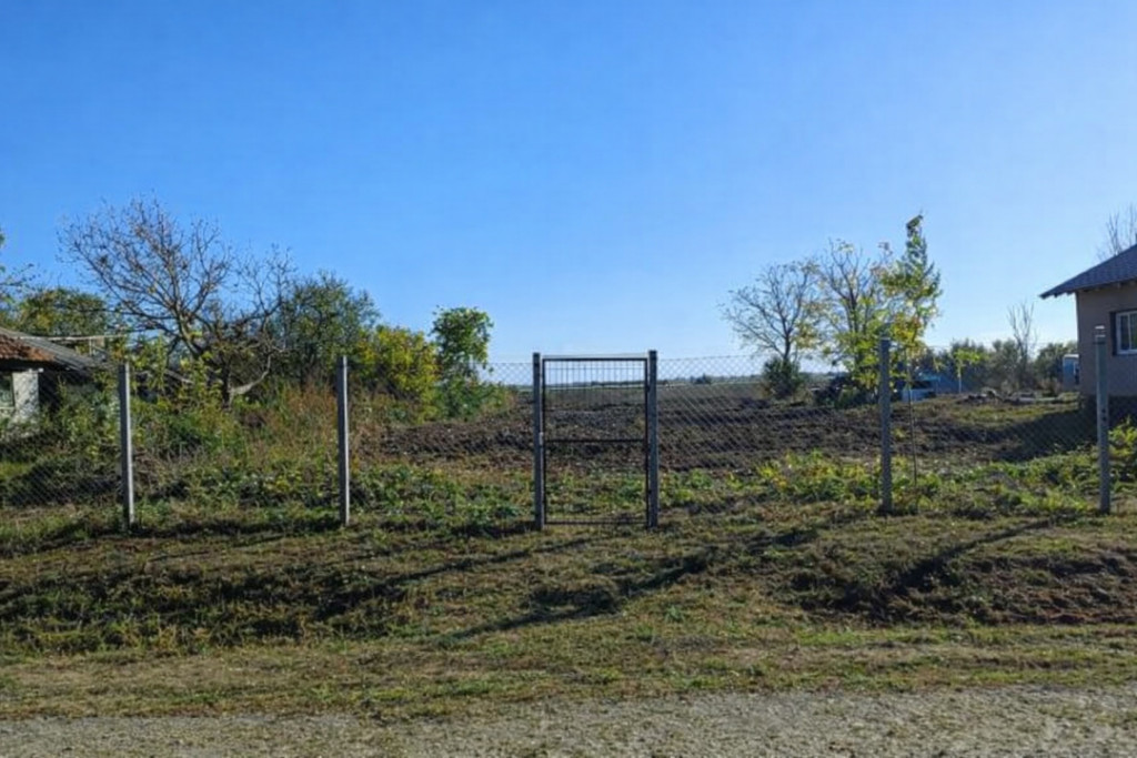 Teren 6.155 mp | 1.500 mp intravilan + 4.655 mp extravilan ?