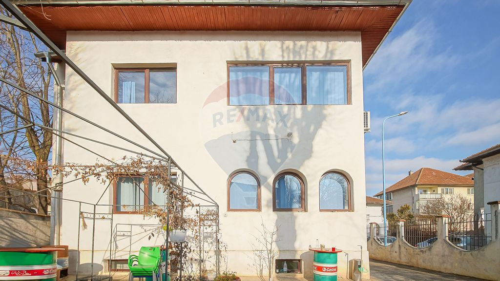 Vilă - DE INCHIRIAT - pentru diverse businessuri