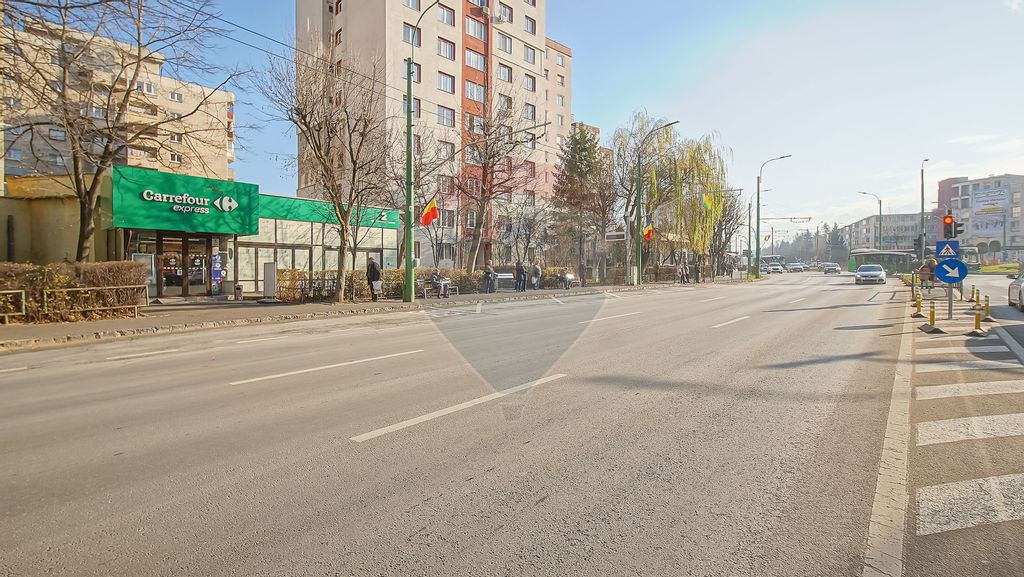 Spațiu comercial DE INCHIRIAT - Cartier Scriitorilor