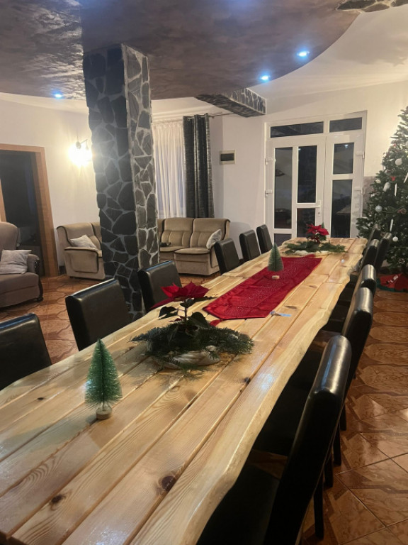 OFERTA LAST MINUTE! Pensiune 6 camere Moeciu de Sus disponib