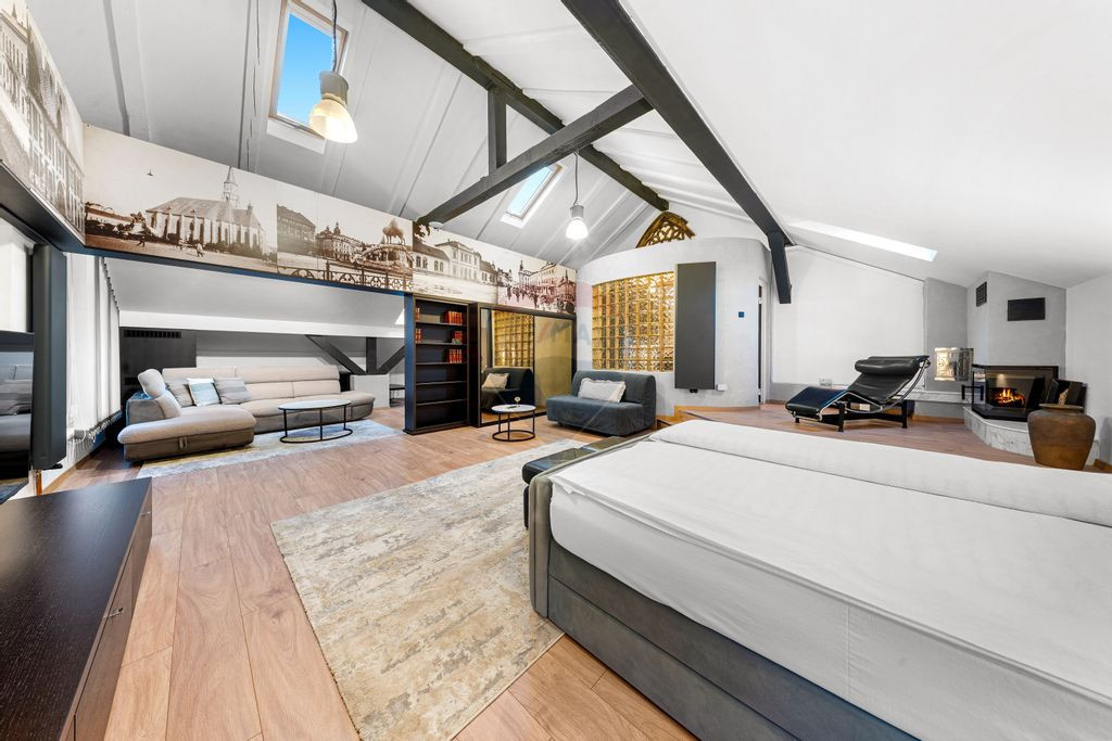 Casă de vânzare cu poziționare strategica - strada Rep...