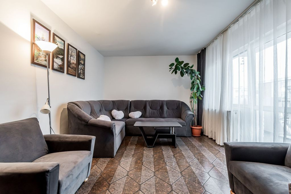 Apartament 3 camere decomandate cu 2 balcoane, lângă Ma...