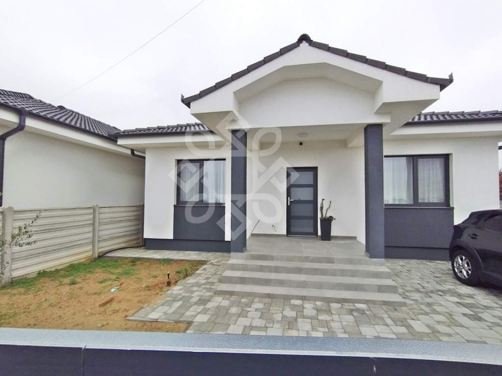 Casa moderna cu 3 dormitoare in Sanmartin