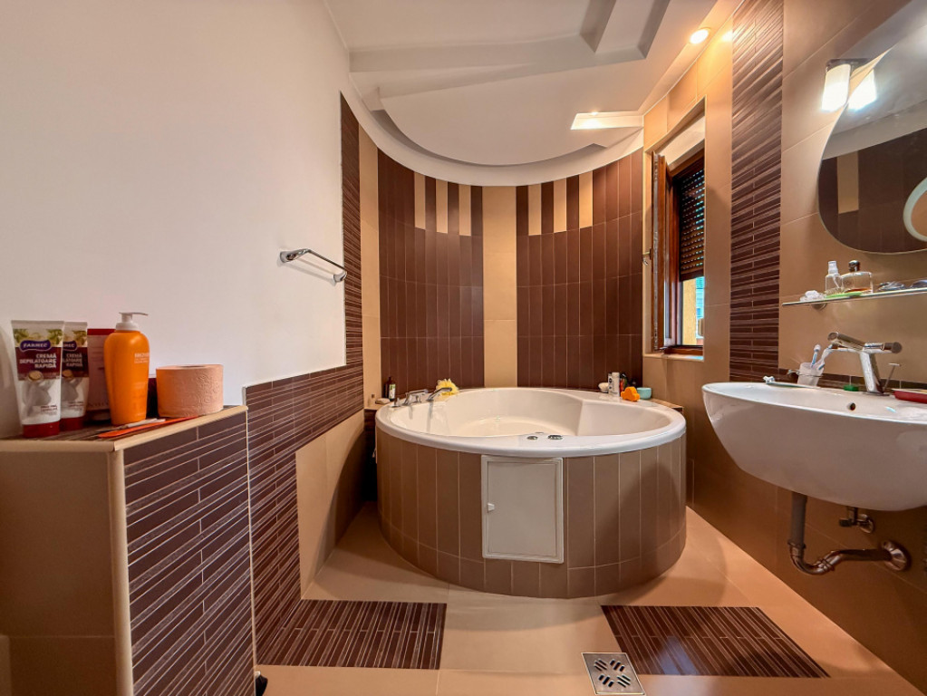 Vila excepțională într-o zona liniștită