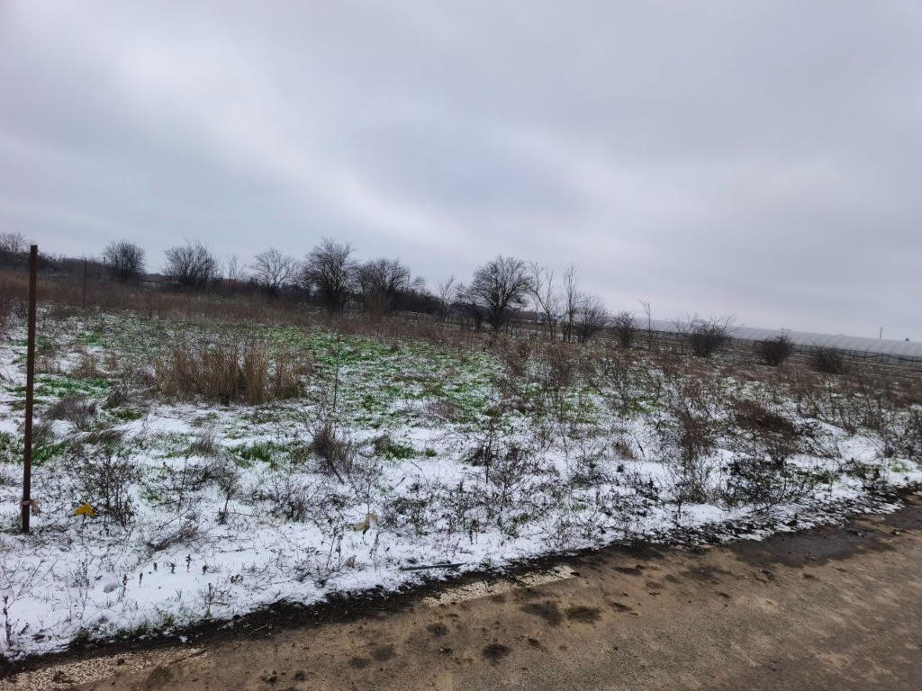 PROPRIETAR teren intravilan 727mp