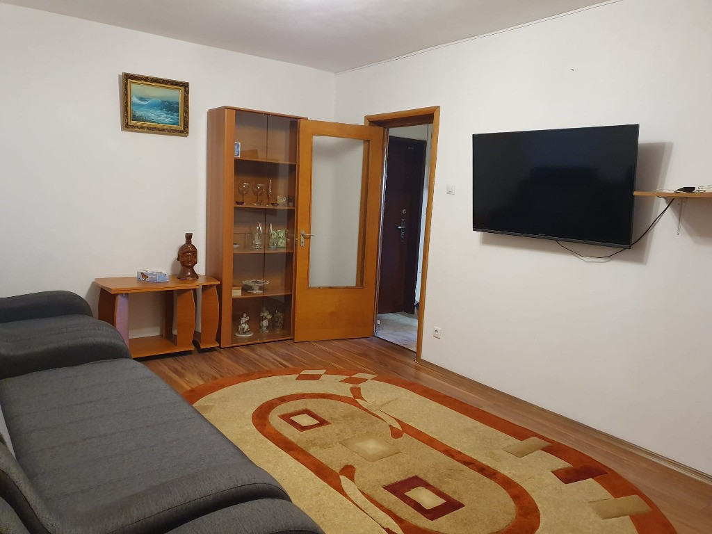Apartament 4 camere de închiriat
