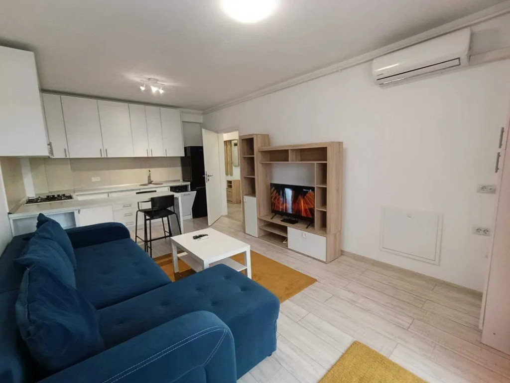 Apartament 2 camere, decomandat - zona Tractorul