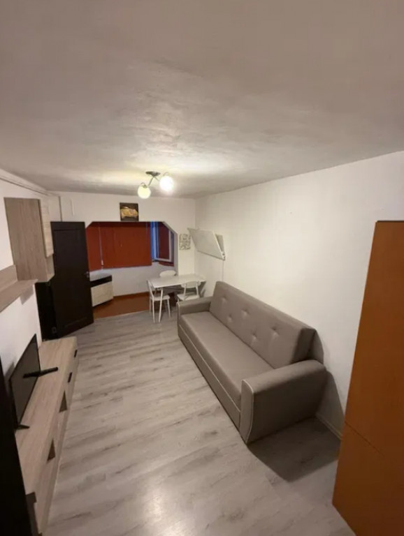 Garsoniera etajul 2 zona Racadau