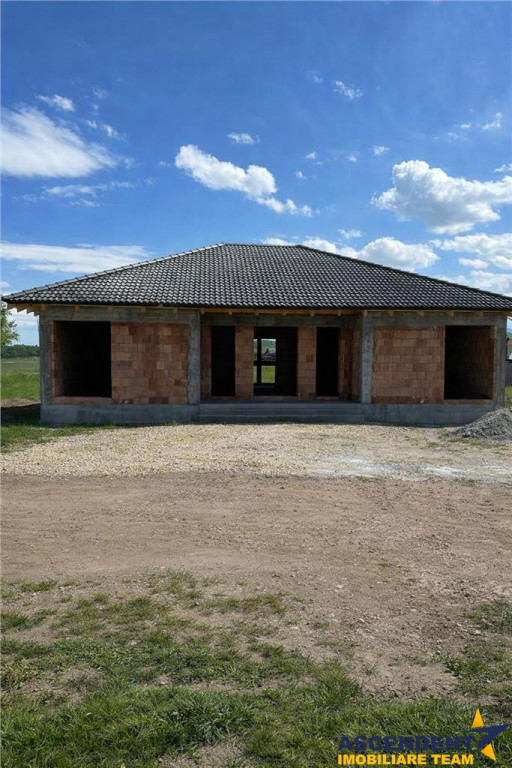 Casa la 15 minute de Brasov, DJ 112A, la rosu sau finalizata