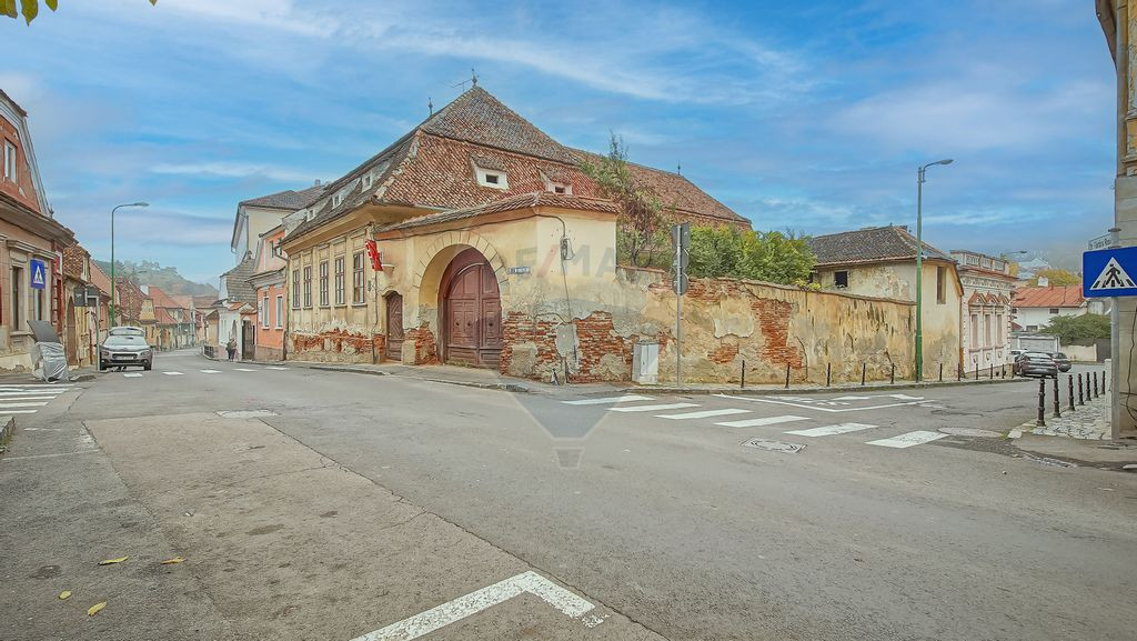 Casă singură în curte, de închiriat, Schei!