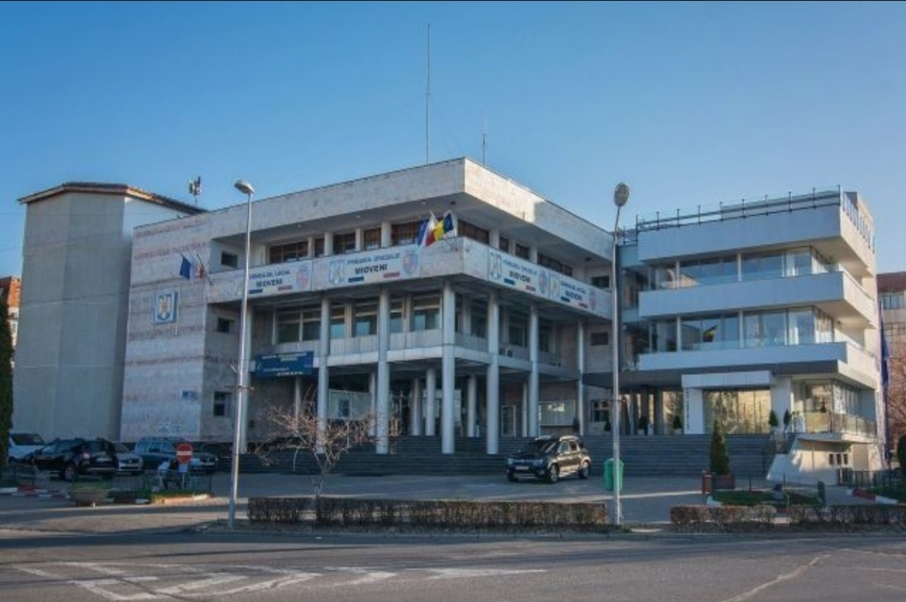 MIOVENI Central Apartament 4 camere cf 1 decomandat 86mp Rate Credit