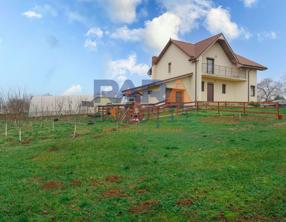 Casă cu 3 dormitoare și 2600 mp teren