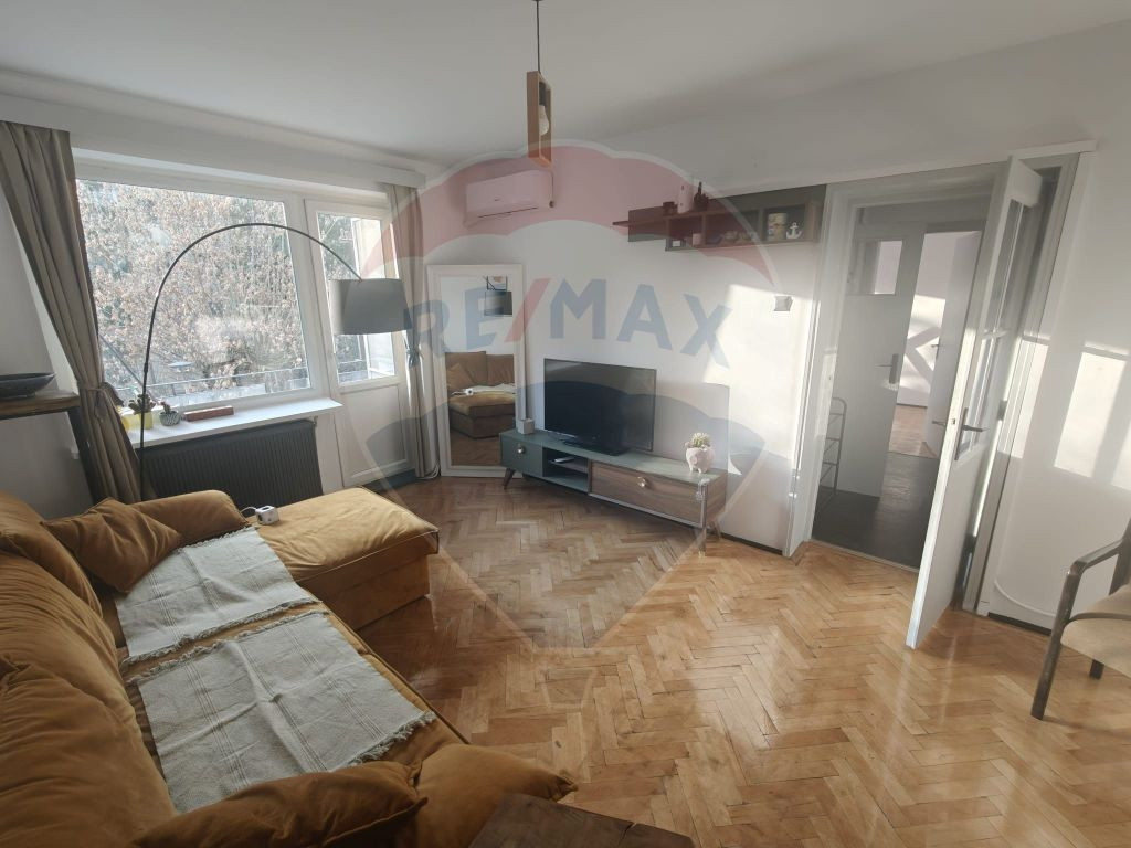 Apartament cu 3 camere de inchiriat Victor Babeș etaj 1