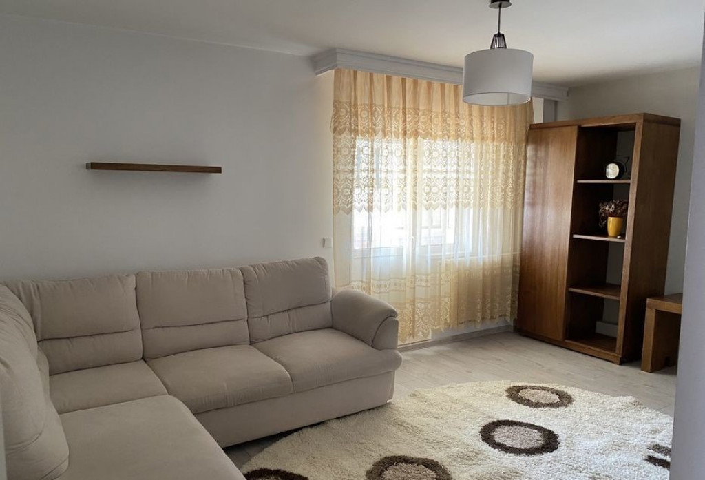Apartament 2 camee zona Nerva Traian