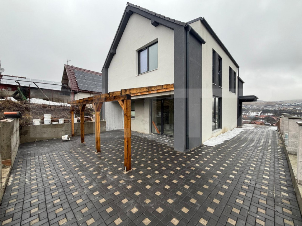 Casa individuala, 4 camere,136mp, teren 700mp, garaj 21mp, i