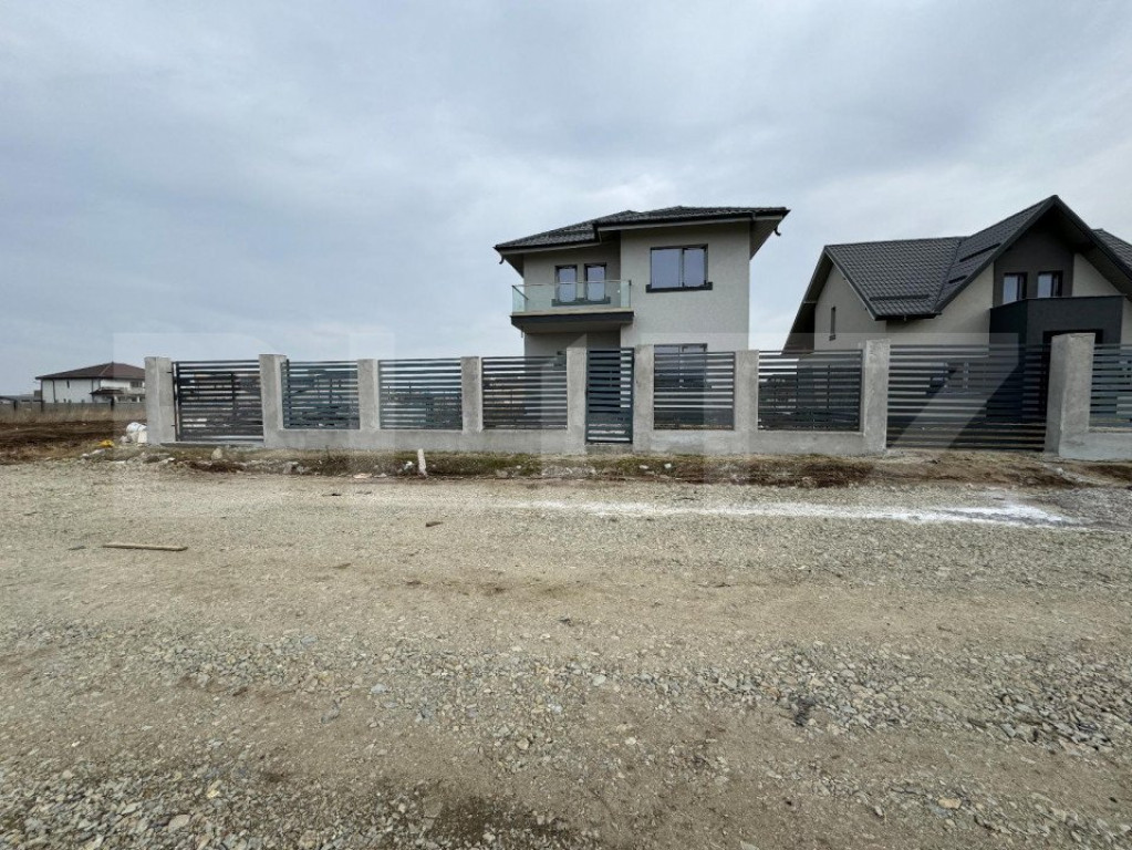 Casă semi-finisată P + E, 119 mp utili, teren 339 mp, Piel