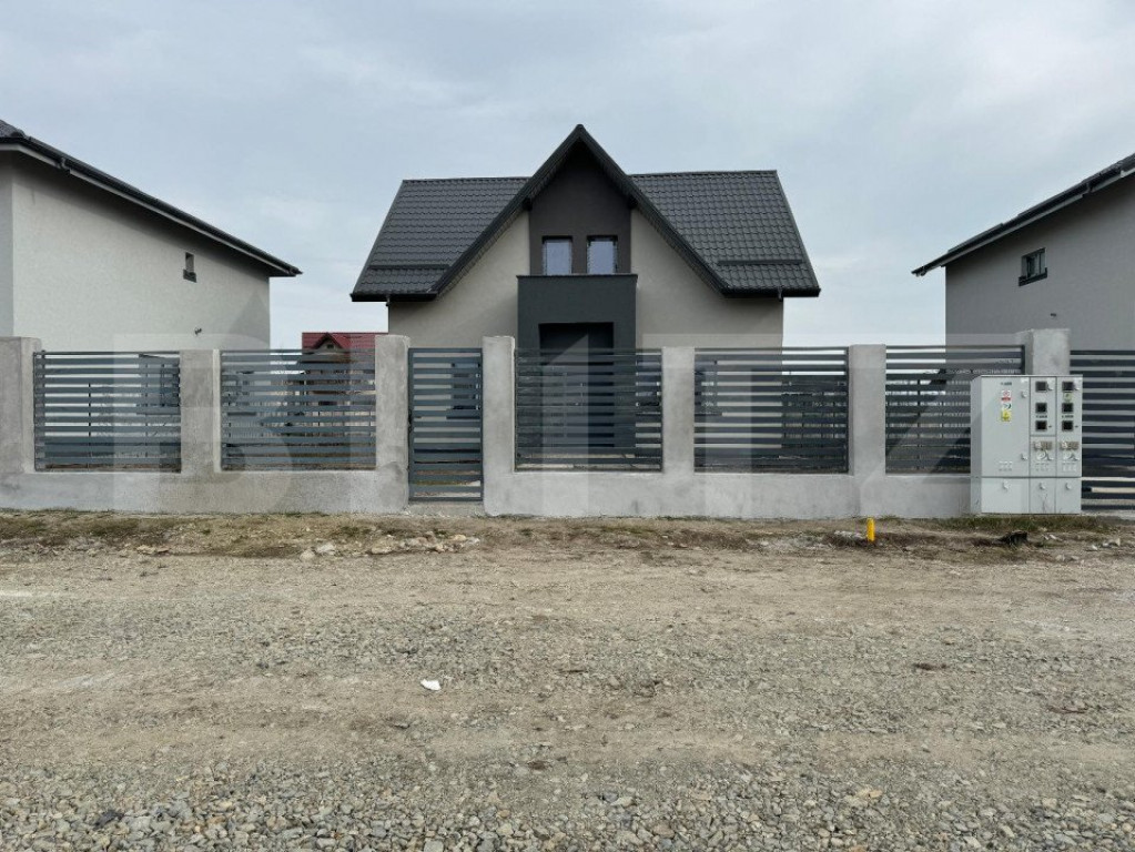 Casă semi-finisată P + M, 110 mp utili, teren 339 mp, Piel