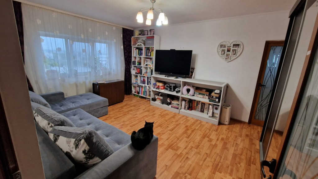 Apartament 2 camere, semidecomandat, etaj intermediar, 60 mp