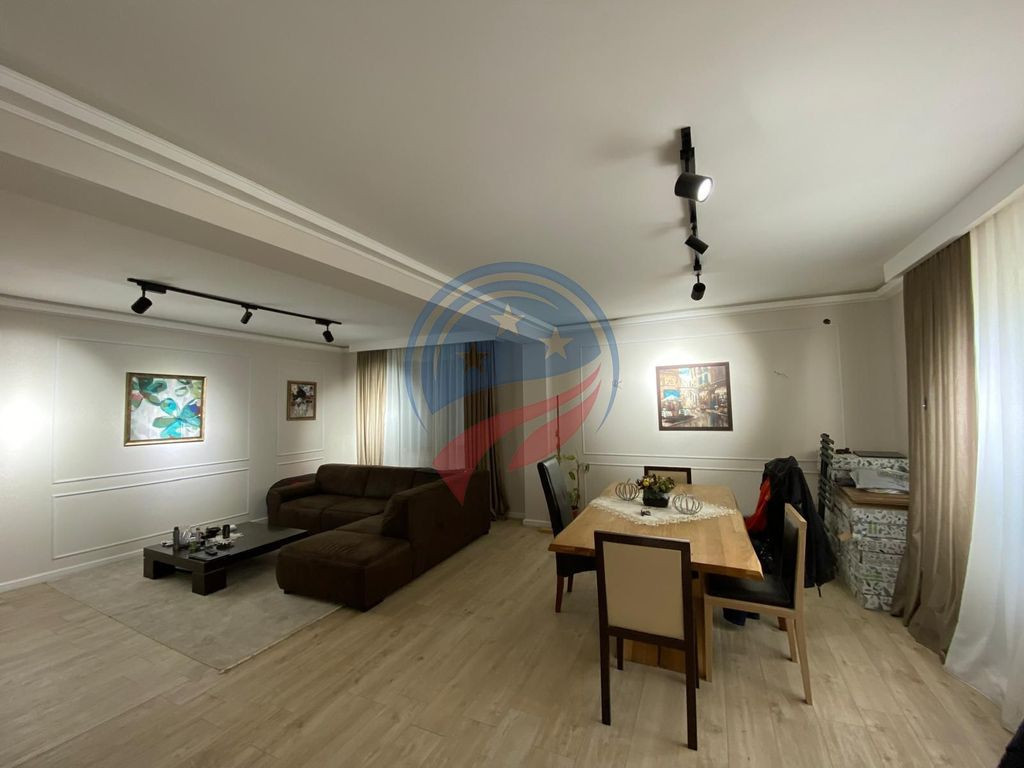 VILA MODERNA ZONA CENTRALA 380 m TEREN