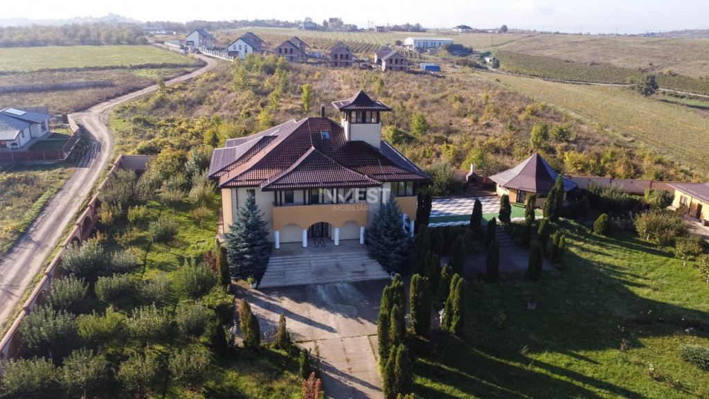 Cladire pe cadre pretabil clinica/comercial in Bucium langa