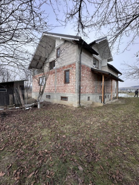 Casă la roșu Mănășturel ,teren generos,priveliște pano