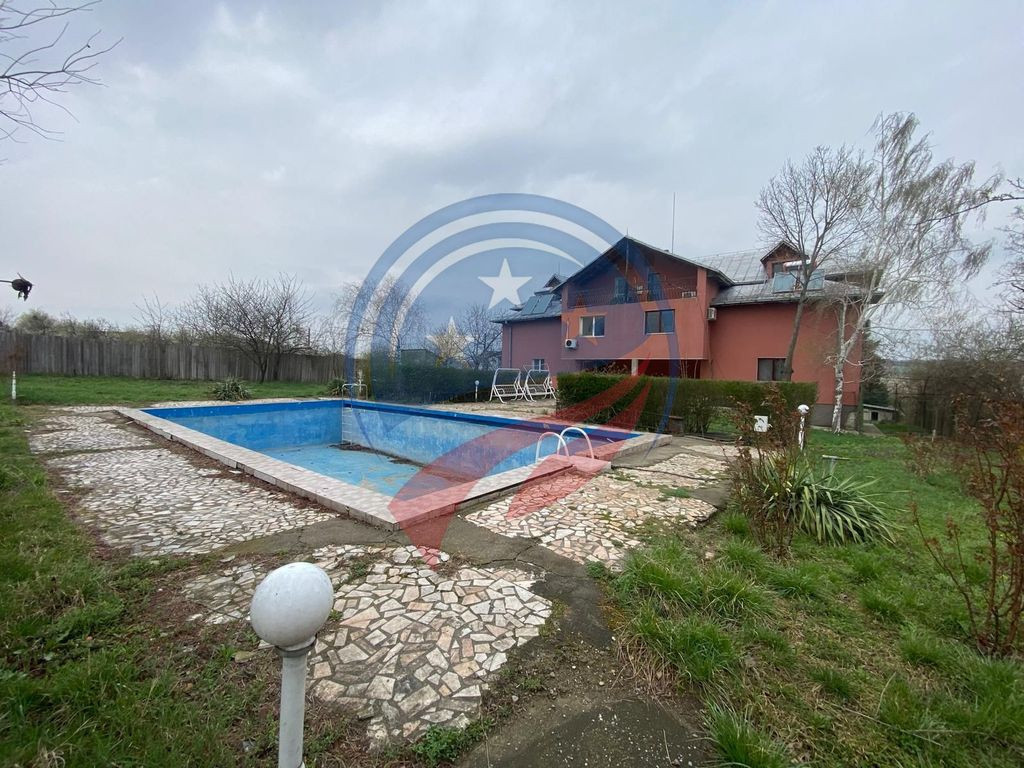 VILA CU 2500 MP TEREN LA 15 KM DE CRAIOVA CENTRU