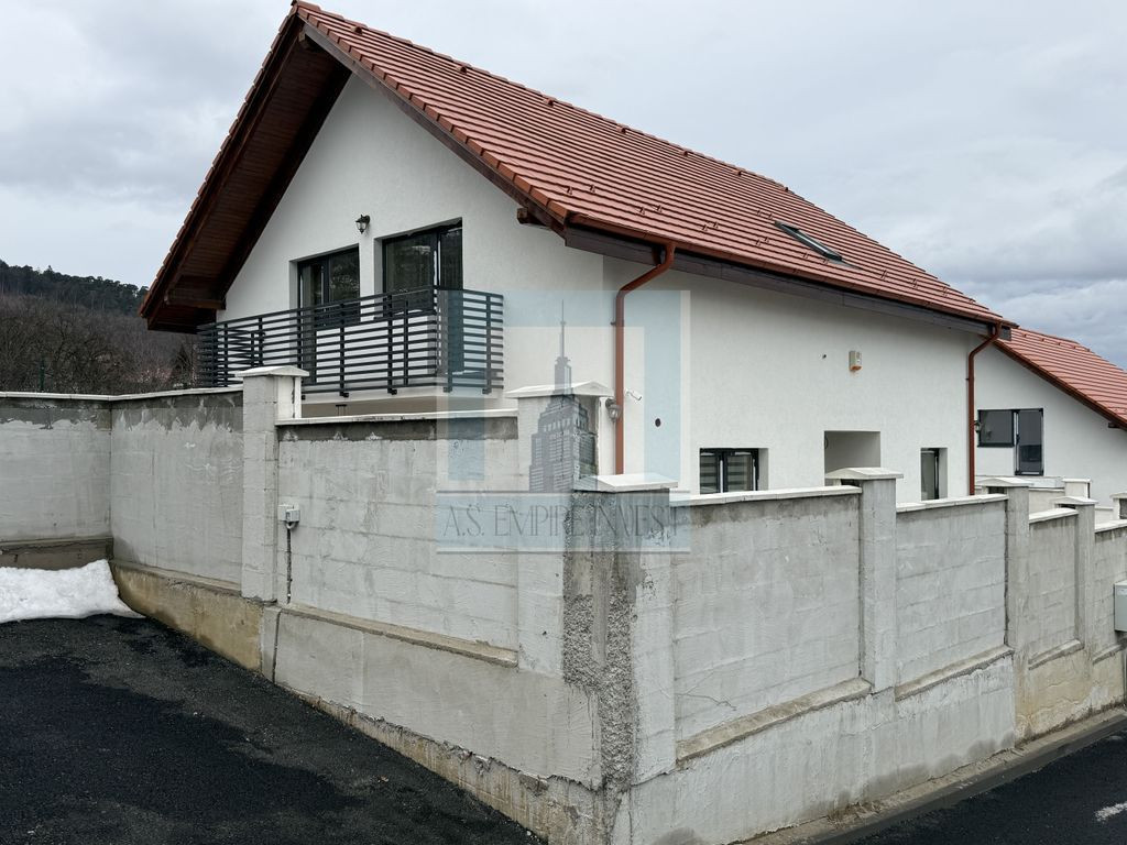 Casa/Villa , 5 camere, singur in curte - oras Codlea/Brasov